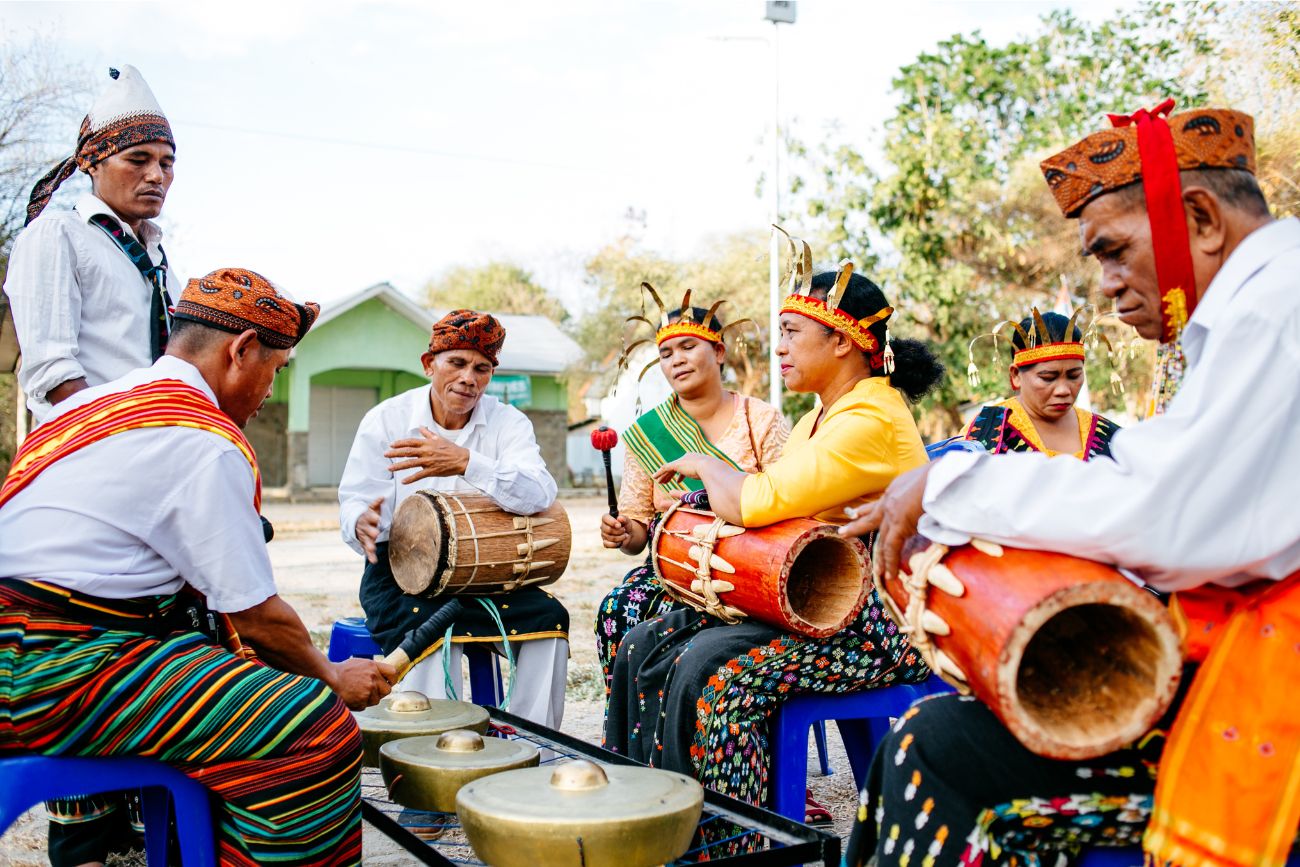 15 Cultural Phrases to Understand Latin American Traditions